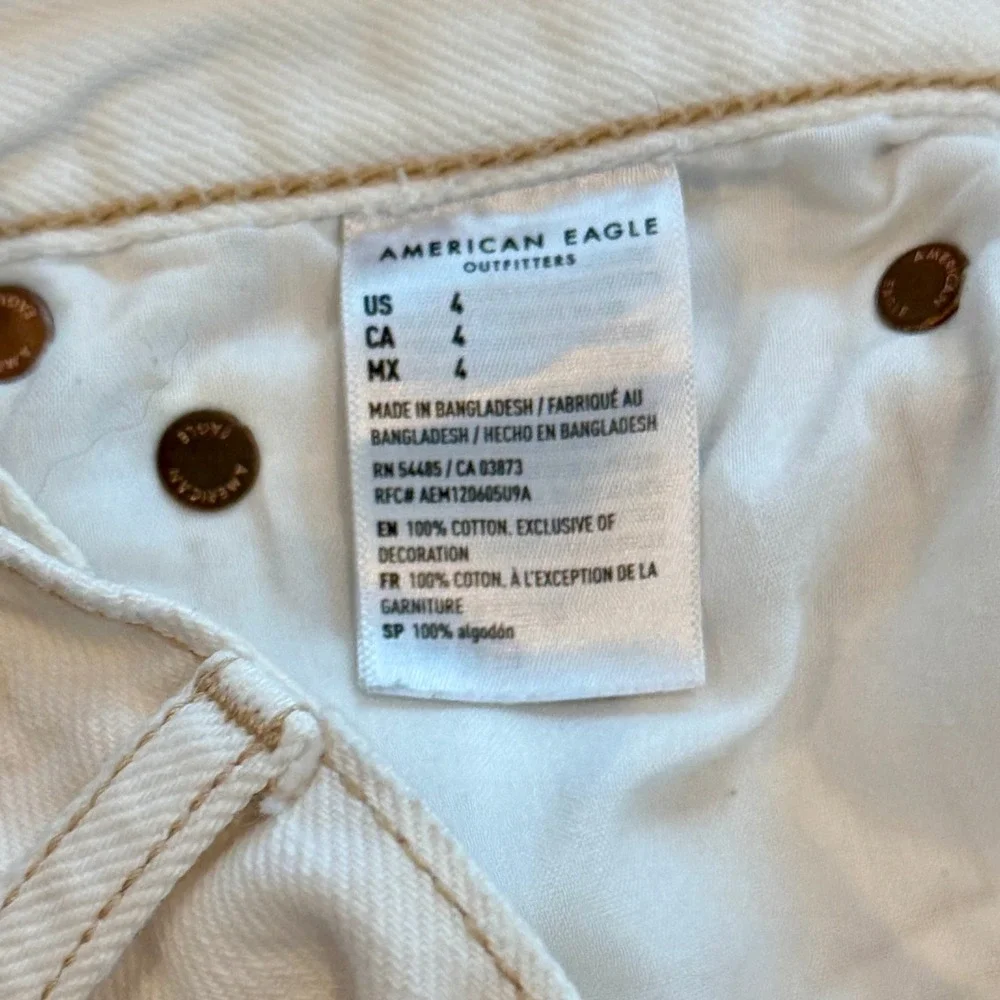 American Eagle White Distressed High Waisted Denim‎ Shorts Size 4 Raw Hem